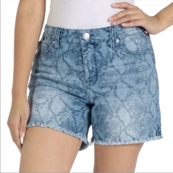 Seven7 Python Indigo Weekend Fray Hem Denim Shorts - Picture 1 of 10